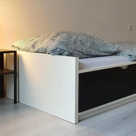 Grosse An Der Rheinpromenade Three Apartmán Duisburg