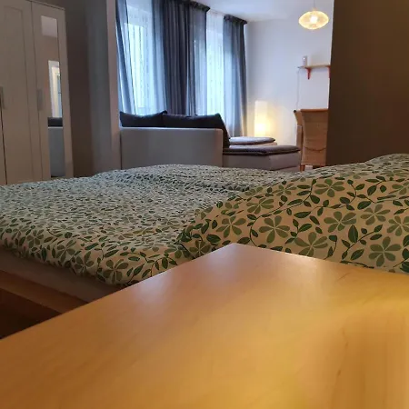 Grosse An Der Rheinpromenade Three Apartment Duisburg